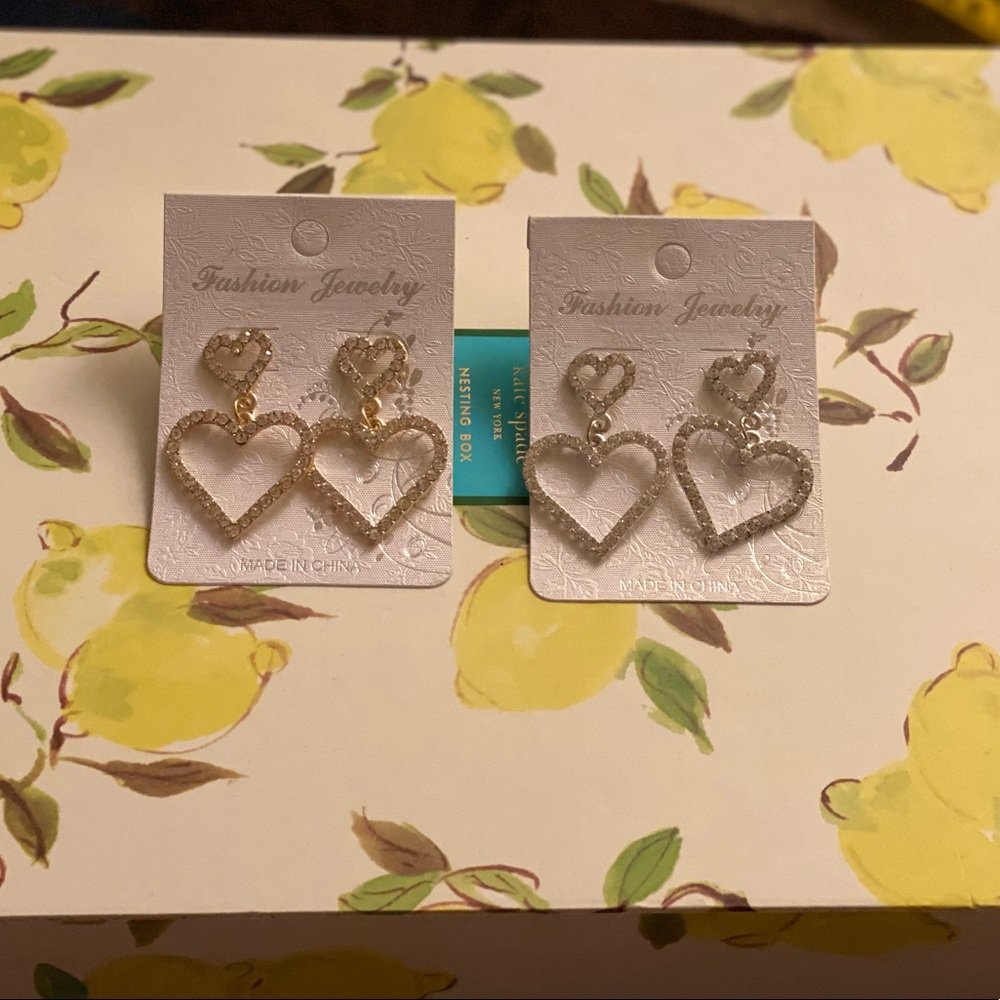 2 pairs of earrings